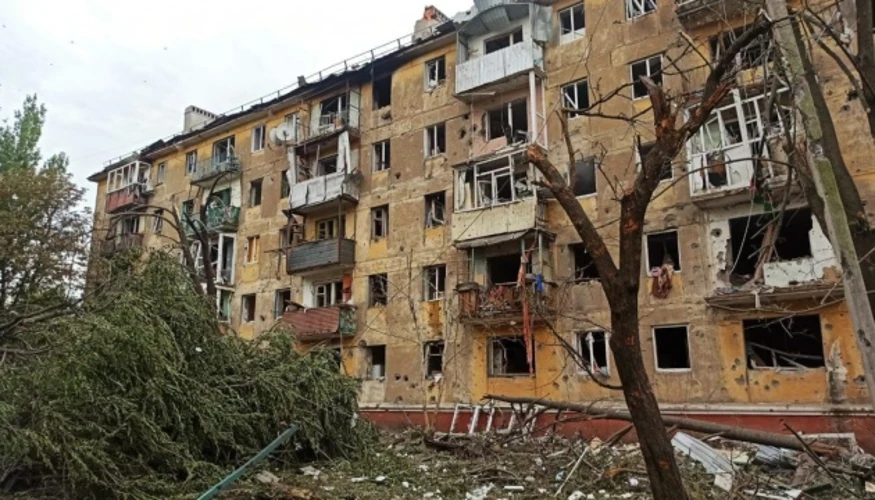 Пошкоджені багатоповерхівки у Слов'янську після авіаудару 23 липня (фото Вадима Філашкіна)
