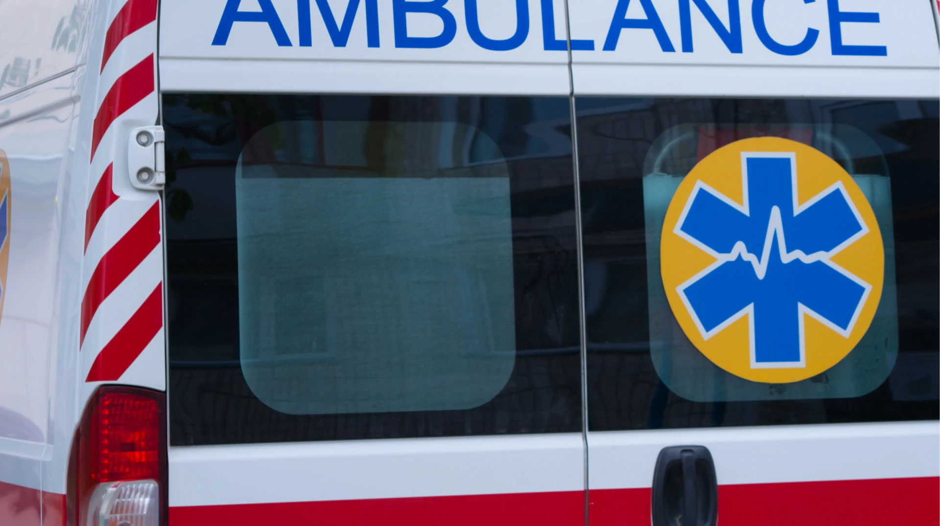Місце атаки FPV-дрона на автобус у селищі Комишани Херсонської області