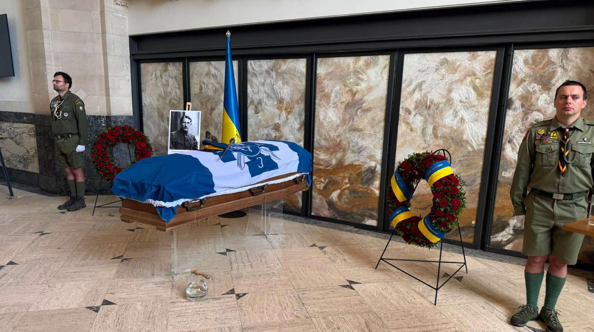 Ірина Верещук під час коментаря в Роттердамі щодо наукових досліджень останків Коновальця