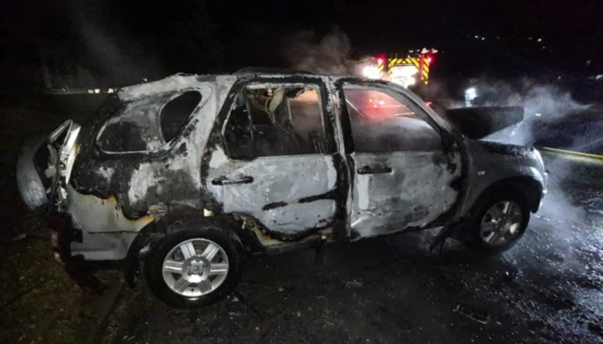 Цивільний автомобіль після влучання російського безпілотника у Сумах