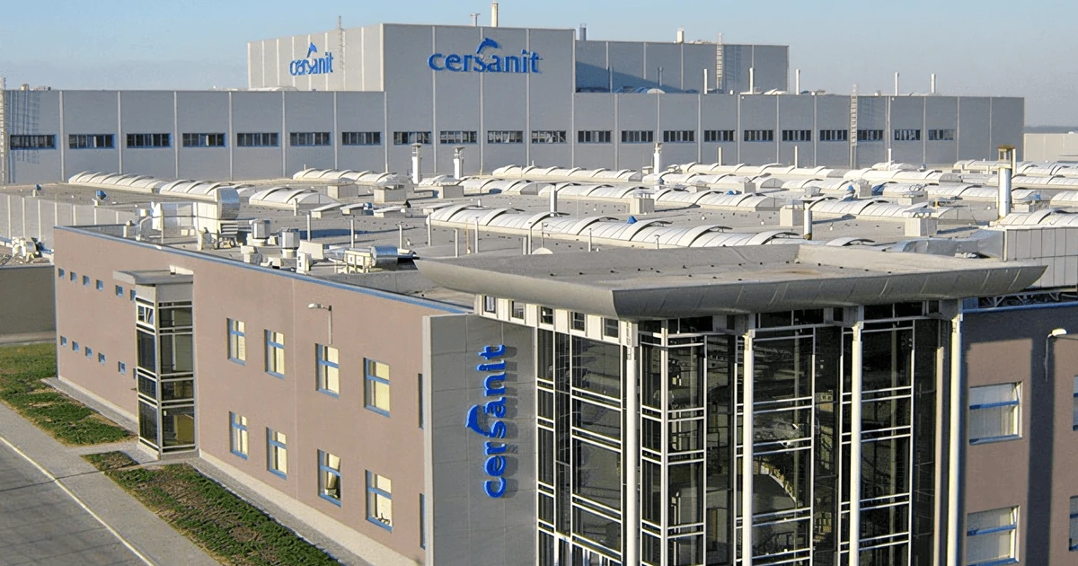 Завод із виробництва кераміки Cersanit Invest у Звягелі після удару безпілотників