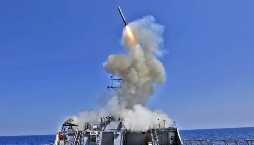 Ракети Patriot на тлі прапора США: понад половину найсучасніших боєприпасів витрачено в Ірані