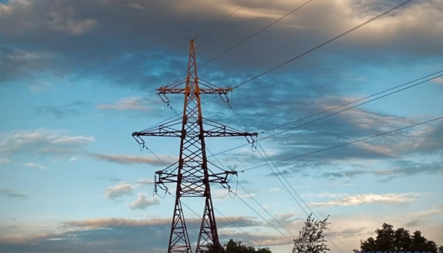 Ілюстративне фото пошкодженої електромережі та енергетичної інфраструктури