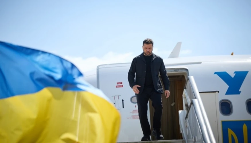 Президент України Володимир Зеленський та перша леді Олена Зеленська в аеропорту Калгарі
